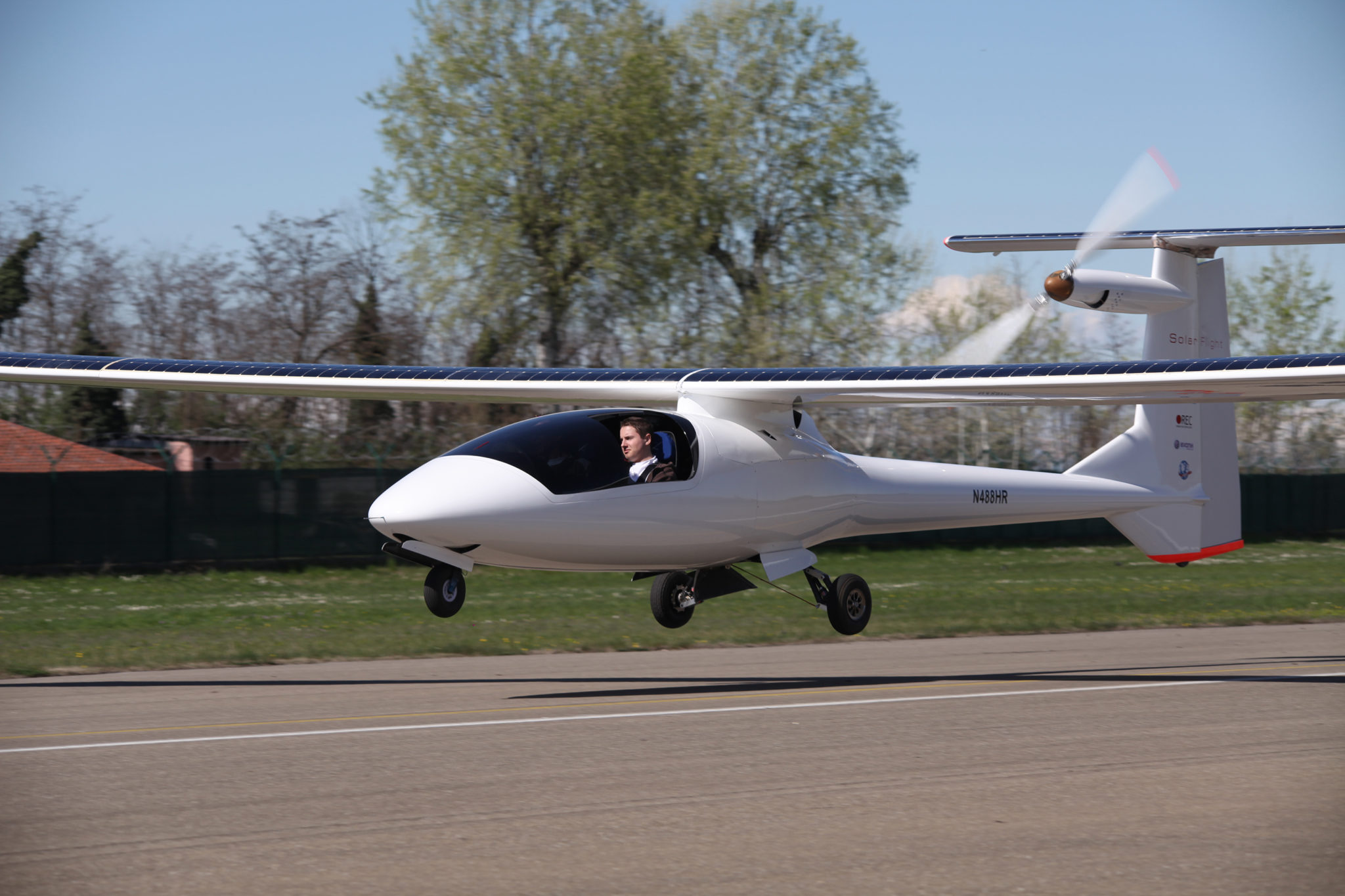 Avion solaire